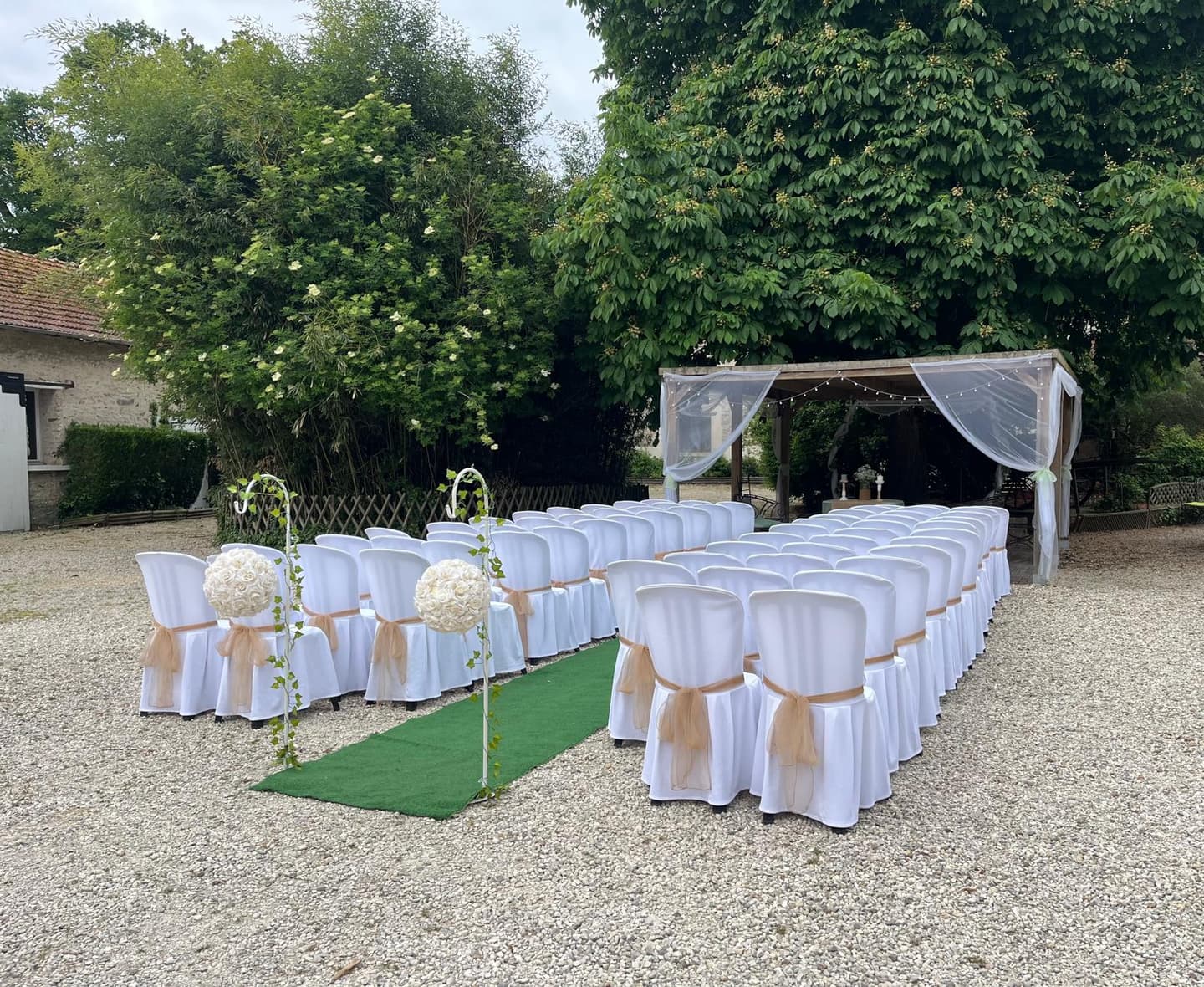LES GRANGES DU CHESNAY — Salle à ETAMPES, photo 10