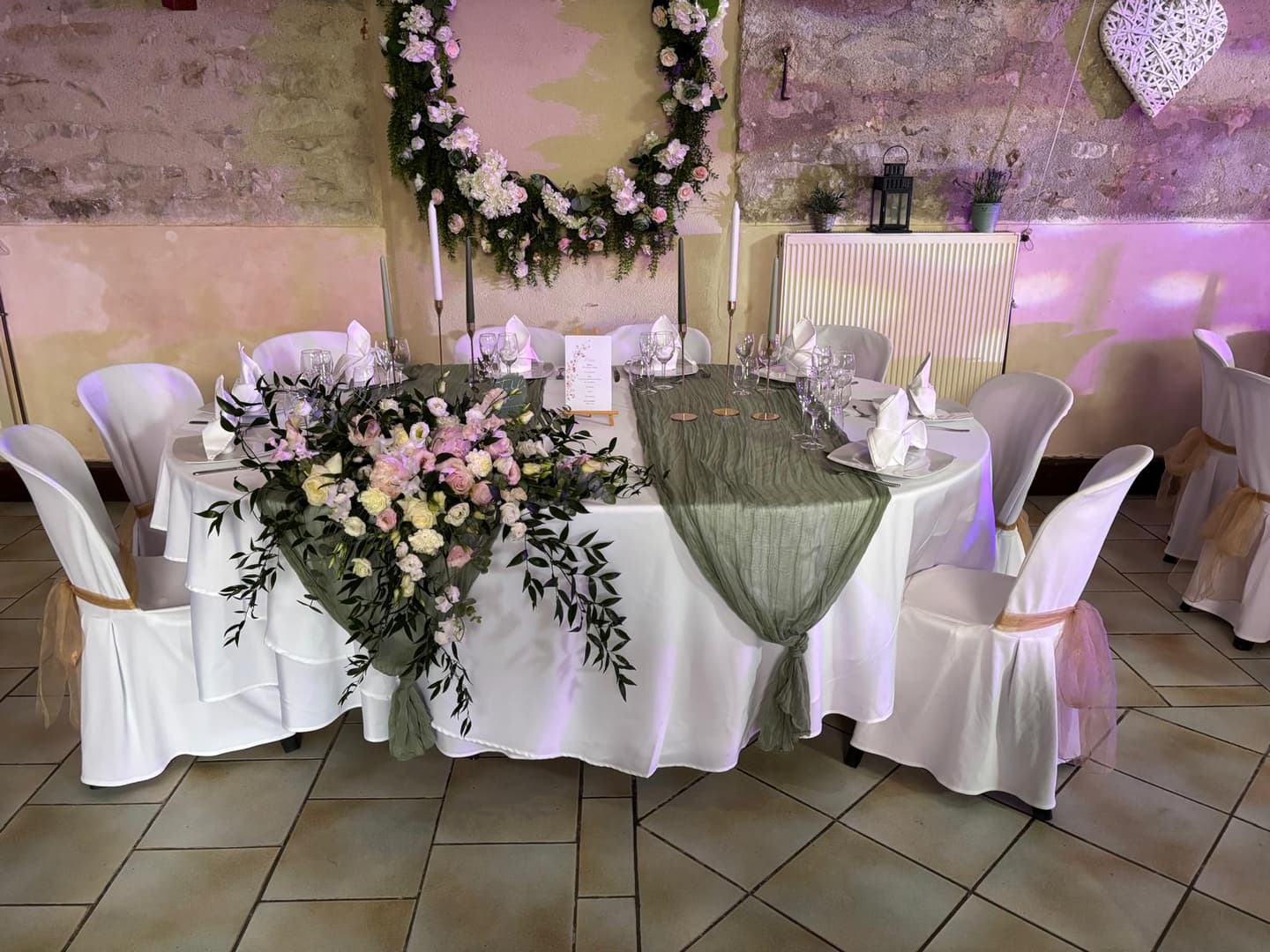 LES GRANGES DU CHESNAY — Salle à ETAMPES, photo 13