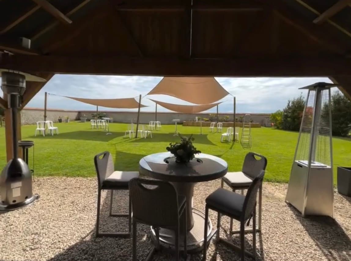 Domaine Aux 3 Granges — Salle à 28700, photo 3
